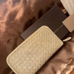 Bottega Veneta Intrecciato Karung Leather
Zip Around Wallet w Box